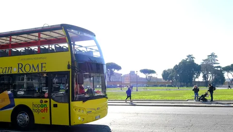 Asientos del piso superior en el combo de bus turístico de Roma y Vaticano