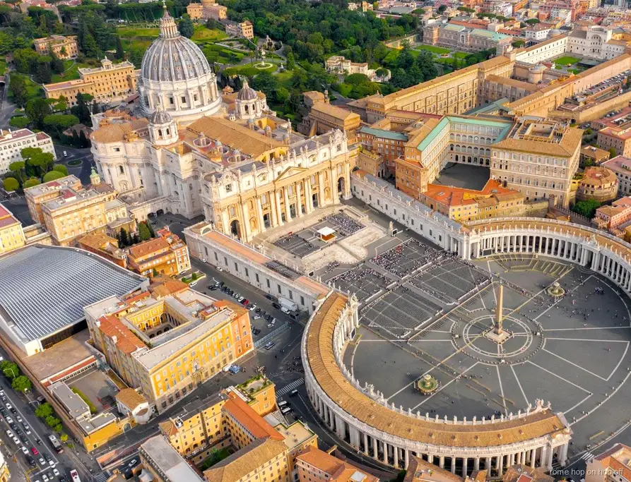 Entrada sin colas al Coliseo incluida en el pase de bus turístico de Roma con Vaticano y Coliseo