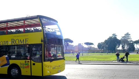 Posti al piano superiore del combo Vaticano e bus hop on hop off Roma