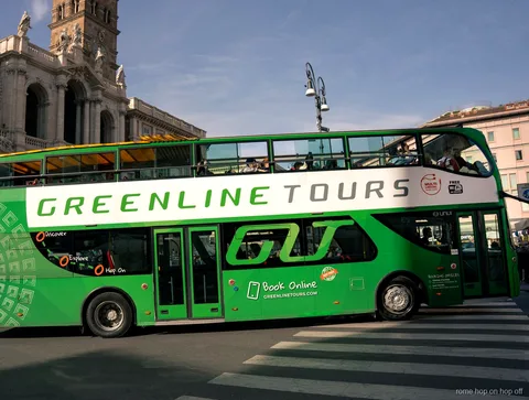 Arrêt du Circuit Bleu du bus hop-on hop-off Rome près des jardins de la Villa Borghese