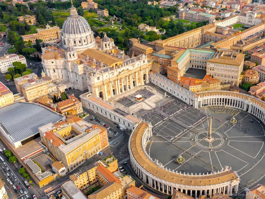 Pass bus hop-on hop-off, Vatican et Colisée à Rome, entrée coupe-file au Colisée